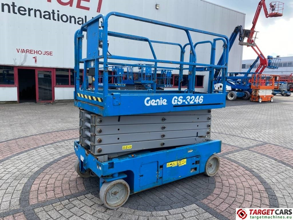 Genie GS-3246 Electric Scissor Work Lift 1175cm - Nacelle ciseaux: photos 1 Genie GS-3246 Electric Scissor Work Lift 1175cm - Nacelle ciseaux: photos 1