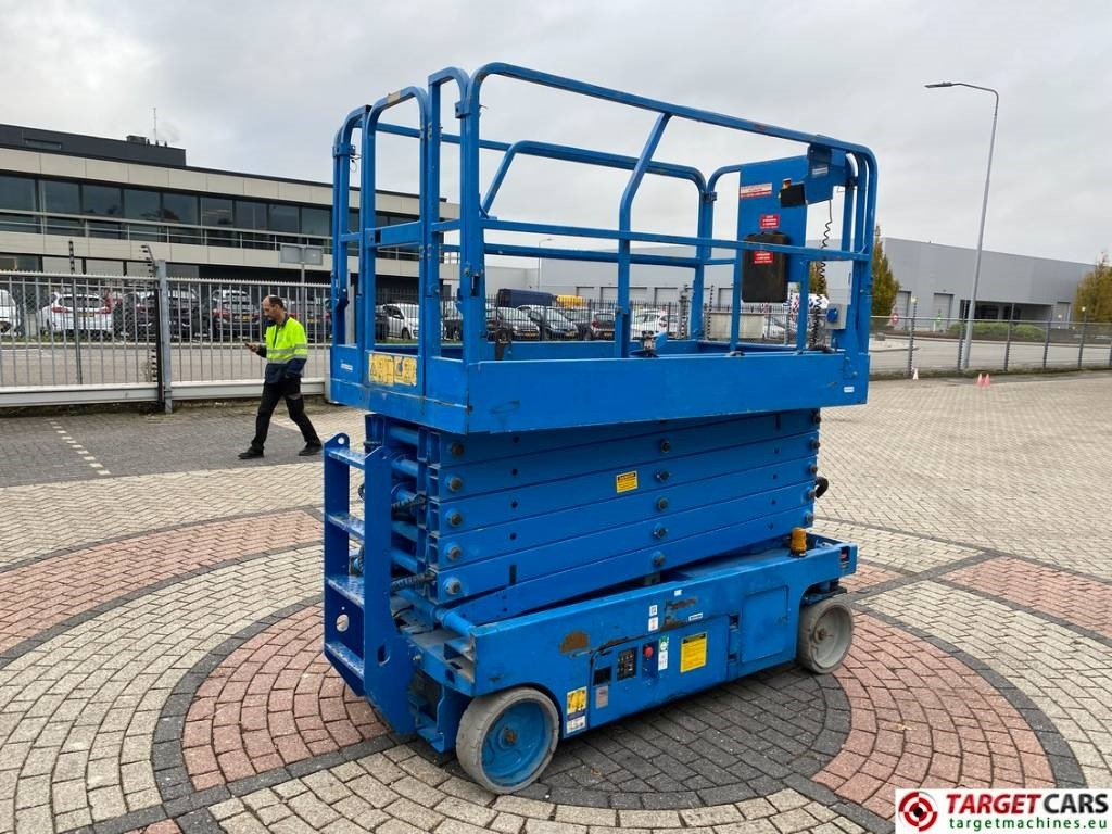 Genie GS-4047 Electric Scissor Work Lift 1389cm  - Nacelle ciseaux: photos 3 Genie GS-4047 Electric Scissor Work Lift 1389cm  - Nacelle ciseaux: photos 3