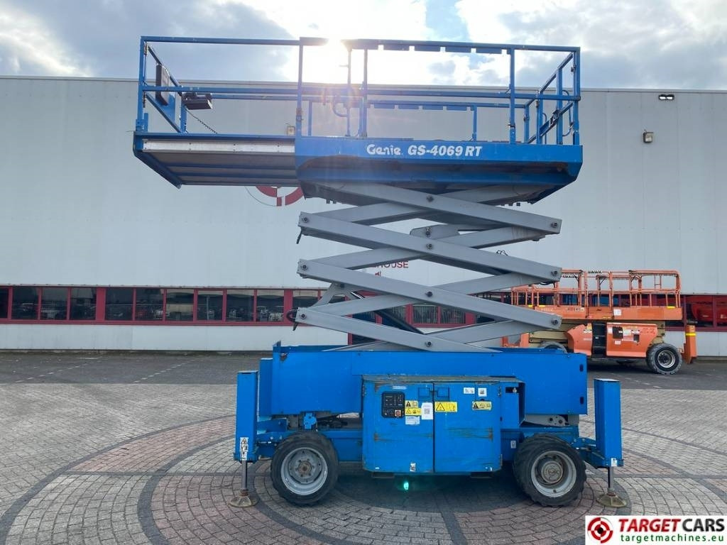 Genie GS-4069 RT LPG 4x4 Scissor Work Lift 1412cm - Nacelle ciseaux: photos 5 Genie GS-4069 RT LPG 4x4 Scissor Work Lift 1412cm - Nacelle ciseaux: photos 5