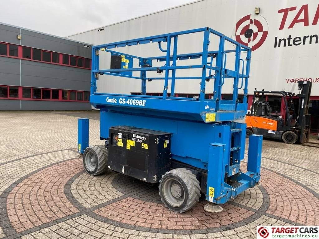 Genie GS-4069BE HyBrid Scissor Work Lift 1412cm - Nacelle ciseaux: photos 4 Genie GS-4069BE HyBrid Scissor Work Lift 1412cm - Nacelle ciseaux: photos 4