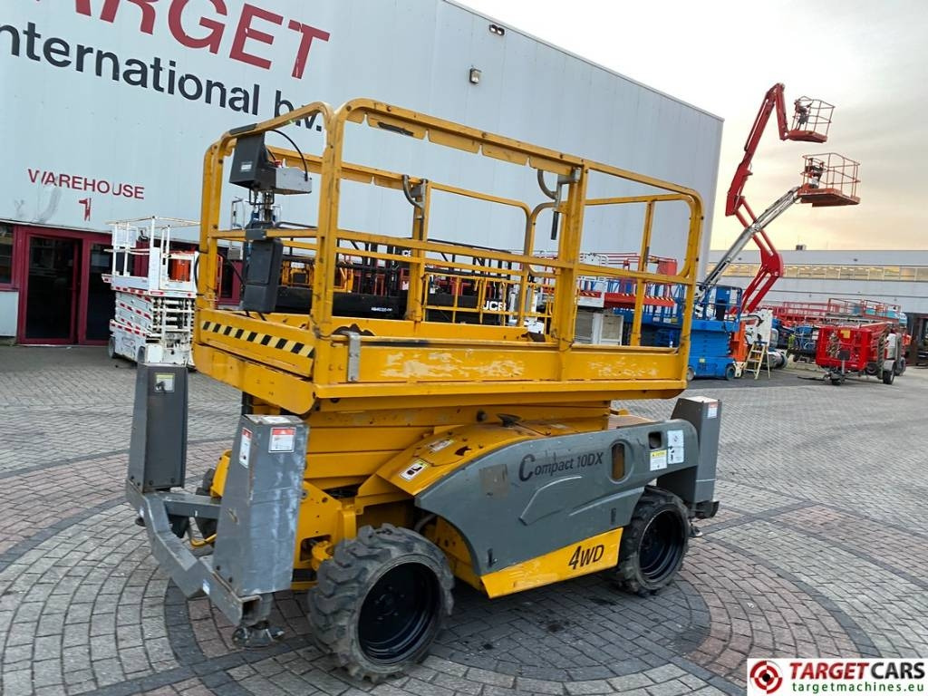 Haulotte Compact 10DX Diesel 4x4 Scissor Work Lift 1015cm - Nacelle ciseaux: photos 1 Haulotte Compact 10DX Diesel 4x4 Scissor Work Lift 1015cm - Nacelle ciseaux: photos 1