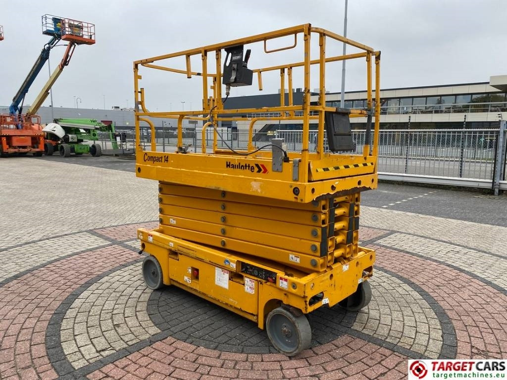 Haulotte Compact 14 Electric Scissor Work lift 1385cm - Nacelle ciseaux: photos 2 Haulotte Compact 14 Electric Scissor Work lift 1385cm - Nacelle ciseaux: photos 2