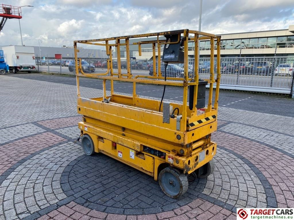 Haulotte Compact 8 Elecftric Scissor Work Lift 818cm - Nacelle ciseaux: photos 2 Haulotte Compact 8 Elecftric Scissor Work Lift 818cm - Nacelle ciseaux: photos 2