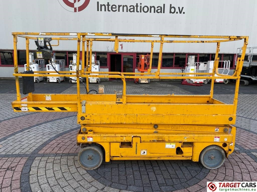 Haulotte Compact 8 Elecftric Scissor Work Lift 818cm - Nacelle ciseaux: photos 5 Haulotte Compact 8 Elecftric Scissor Work Lift 818cm - Nacelle ciseaux: photos 5