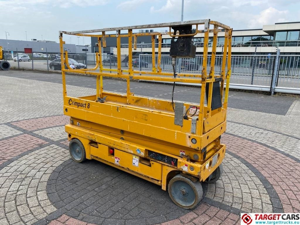 Haulotte Compact 8 Electric Scissor Work Lift 818cm - Nacelle ciseaux: photos 2 Haulotte Compact 8 Electric Scissor Work Lift 818cm - Nacelle ciseaux: photos 2