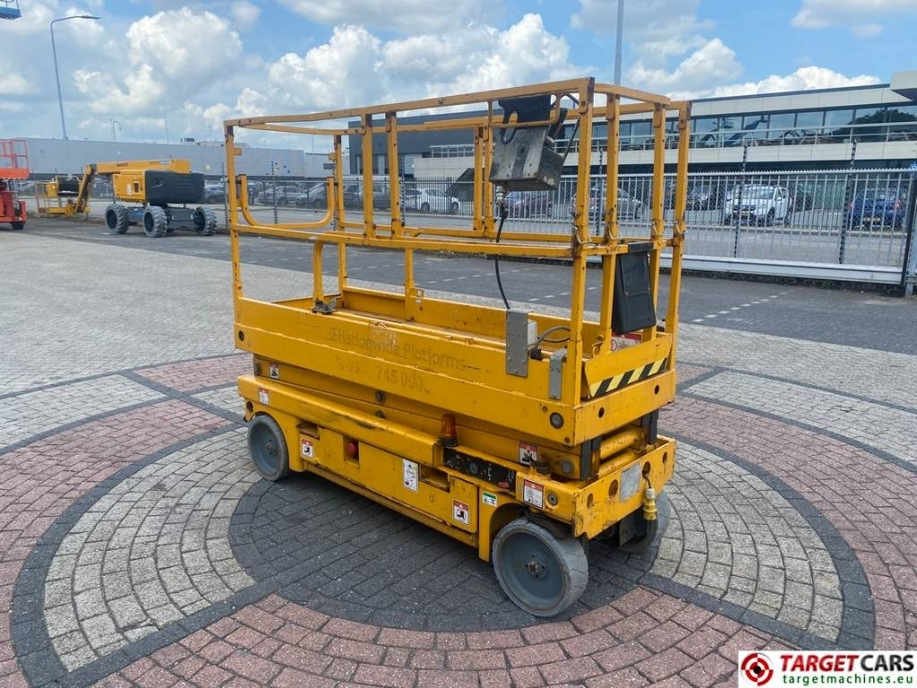 Haulotte Compact 8 Electric Scissor Work Lift 818cm - Nacelle ciseaux: photos 2 Haulotte Compact 8 Electric Scissor Work Lift 818cm - Nacelle ciseaux: photos 2