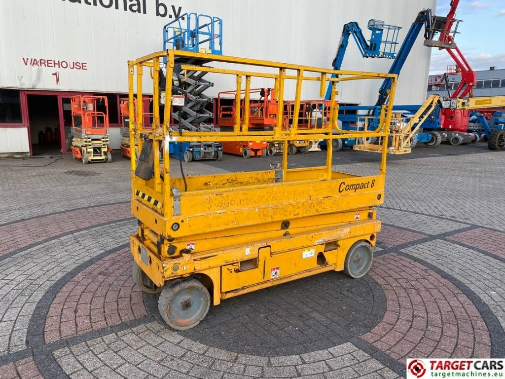 Haulotte Compact 8 Electric Scissor Work Lift 818cm - Nacelle ciseaux: photos 1 Haulotte Compact 8 Electric Scissor Work Lift 818cm - Nacelle ciseaux: photos 1