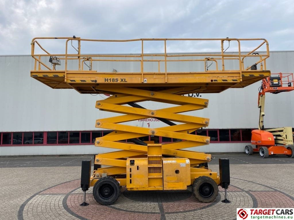Haulotte H18SXL Diesel 4x4 Scissor Work Lift 1800cm - Nacelle ciseaux: photos 5 Haulotte H18SXL Diesel 4x4 Scissor Work Lift 1800cm - Nacelle ciseaux: photos 5