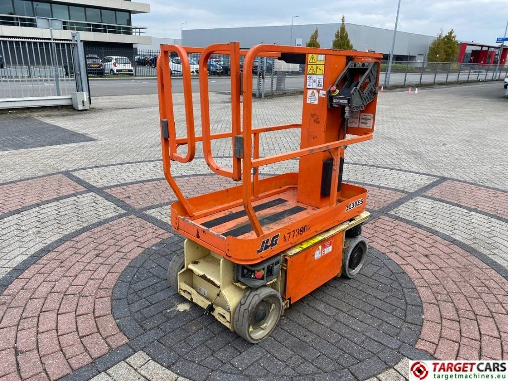JLG 1230ES Electric Vertical Mast Work Lift 566cm - Nacelle à mât vertical: photos 3 JLG 1230ES Electric Vertical Mast Work Lift 566cm - Nacelle à mât vertical: photos 3