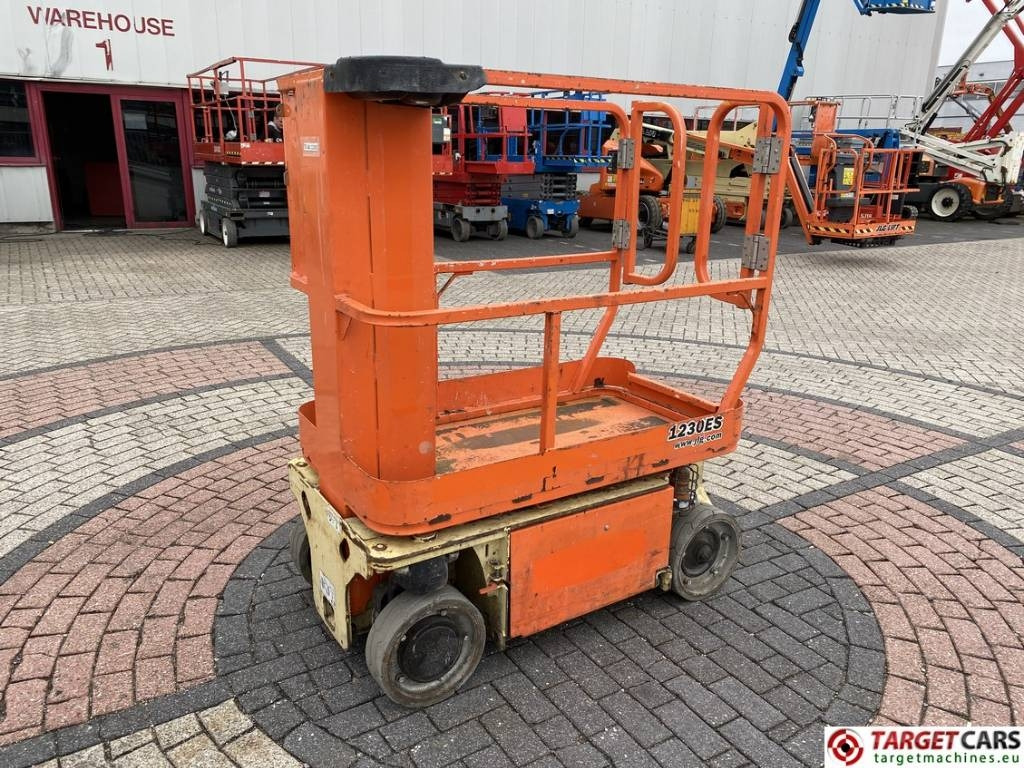 JLG 1230ES Electric Vertical Mast Work Lift 566cm - Nacelle à mât vertical: photos 1 JLG 1230ES Electric Vertical Mast Work Lift 566cm - Nacelle à mât vertical: photos 1