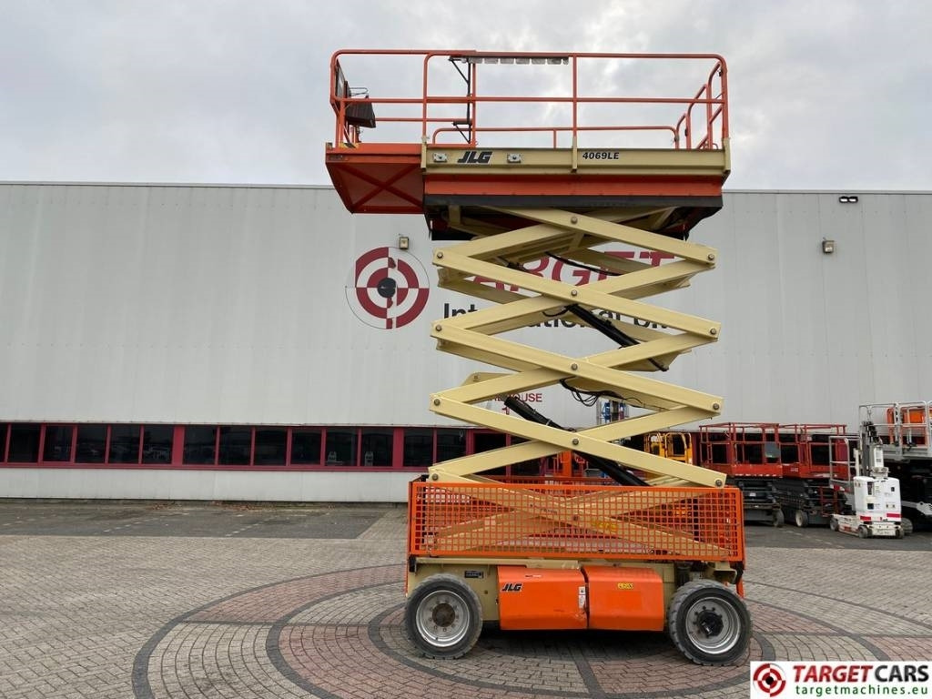 JLG 4069LE Electric Scissor Work Lift 1419cm - Nacelle ciseaux: photos 5 JLG 4069LE Electric Scissor Work Lift 1419cm - Nacelle ciseaux: photos 5
