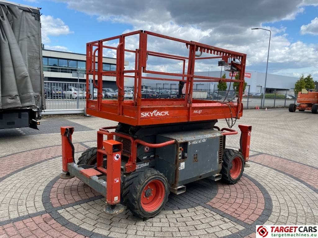 SkyJack SJ6832 RT 6832 Diesel 4x4 Scissor Work Lift 1180cm - Nacelle ciseaux: photos 3 SkyJack SJ6832 RT 6832 Diesel 4x4 Scissor Work Lift 1180cm - Nacelle ciseaux: photos 3