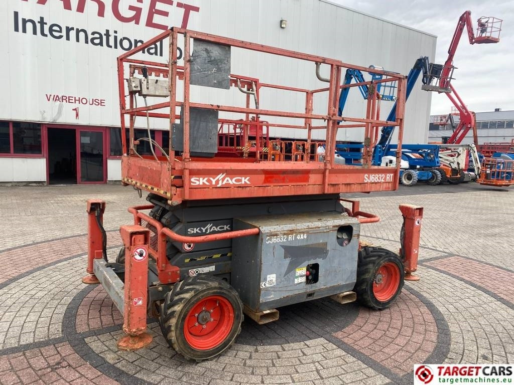 SkyJack SJ6832 RT Diesel 4x4 Scissor Work Lift 1180cm - Nacelle ciseaux: photos 1 SkyJack SJ6832 RT Diesel 4x4 Scissor Work Lift 1180cm - Nacelle ciseaux: photos 1