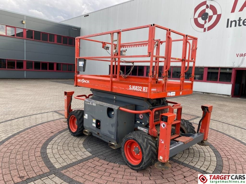 SkyJack SJ6832RT Diesel 4x4 Scissor 6832 Work Lift 1180cm  - Nacelle ciseaux: photos 4 SkyJack SJ6832RT Diesel 4x4 Scissor 6832 Work Lift 1180cm  - Nacelle ciseaux: photos 4
