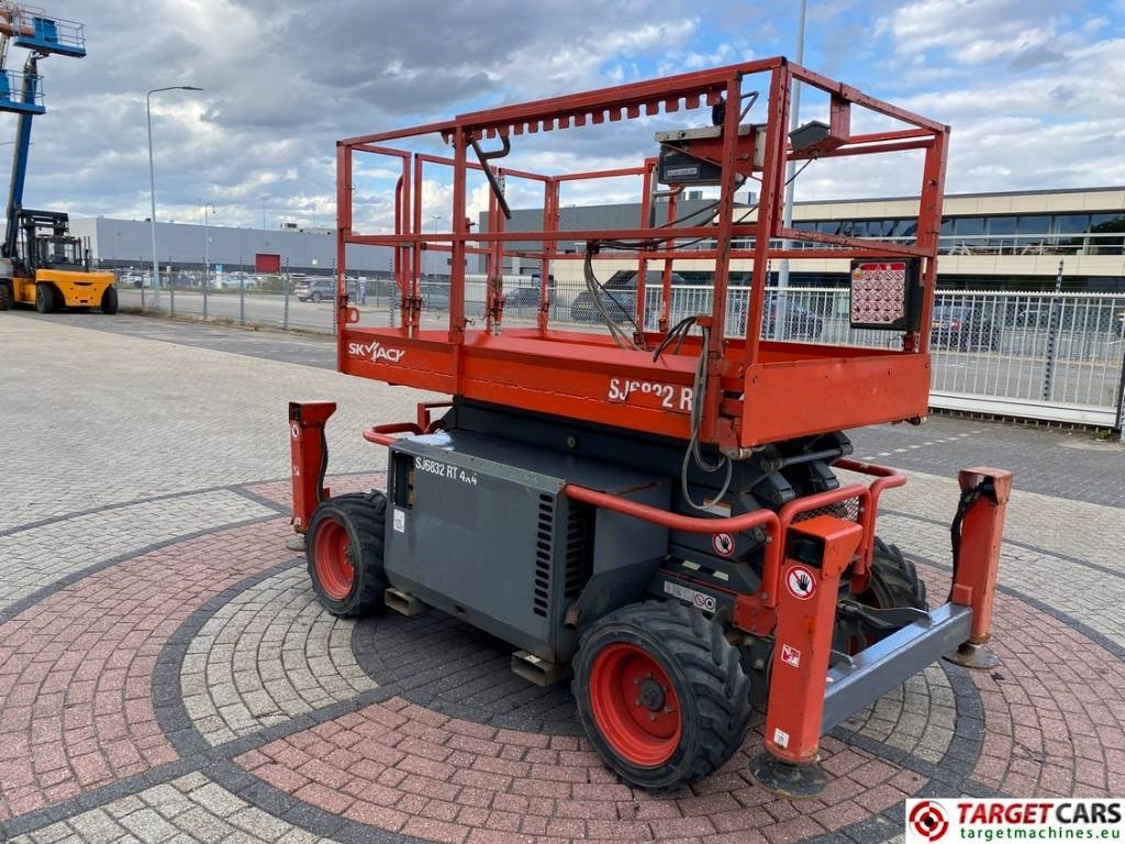 SkyJack SJ6832RT Diesel 4x4 Scissor 6832 Work Lift 1180cm  - Nacelle ciseaux: photos 2 SkyJack SJ6832RT Diesel 4x4 Scissor 6832 Work Lift 1180cm  - Nacelle ciseaux: photos 2