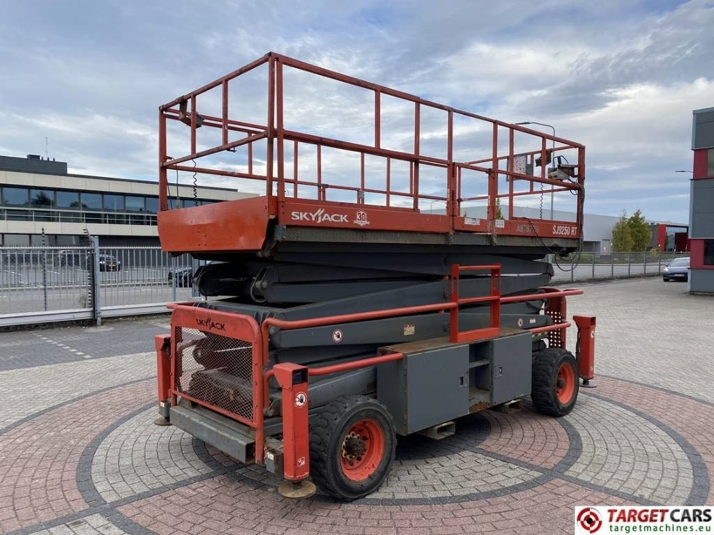 SkyJack SJ9250 RT Diesel 4x4 Scissor Work Lift 1720cm - Nacelle ciseaux: photos 3 SkyJack SJ9250 RT Diesel 4x4 Scissor Work Lift 1720cm - Nacelle ciseaux: photos 3