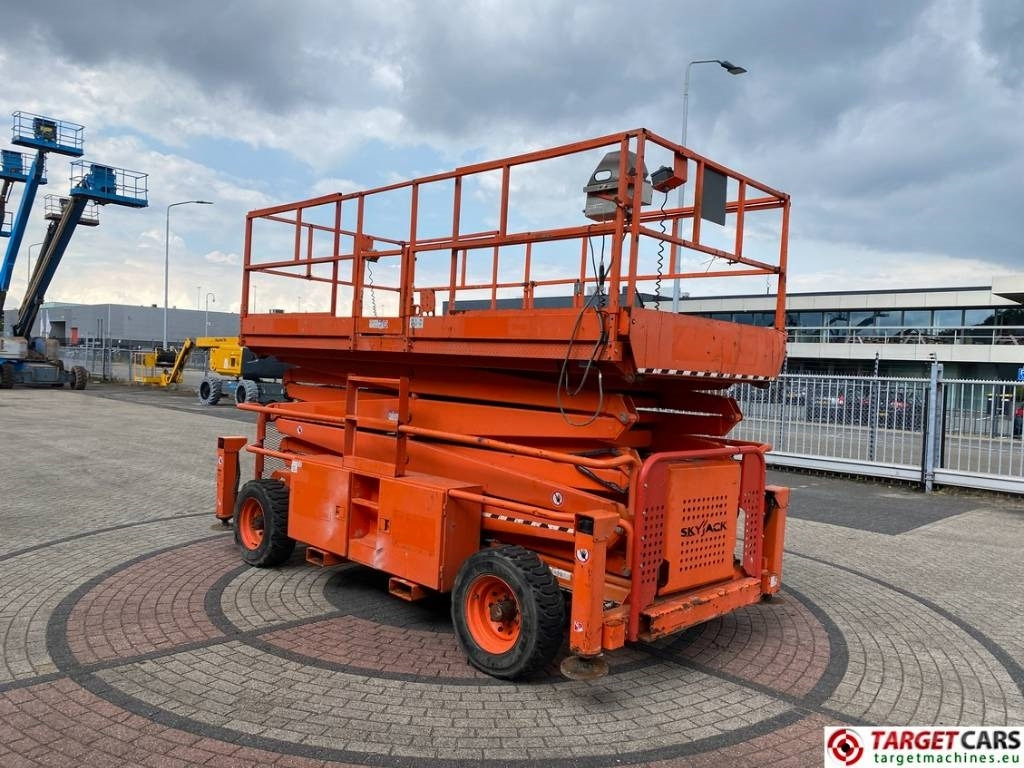 SkyJack SJ9250 RT Diesel Scissor Work Lift 1720cm - Nacelle ciseaux: photos 2 SkyJack SJ9250 RT Diesel Scissor Work Lift 1720cm - Nacelle ciseaux: photos 2