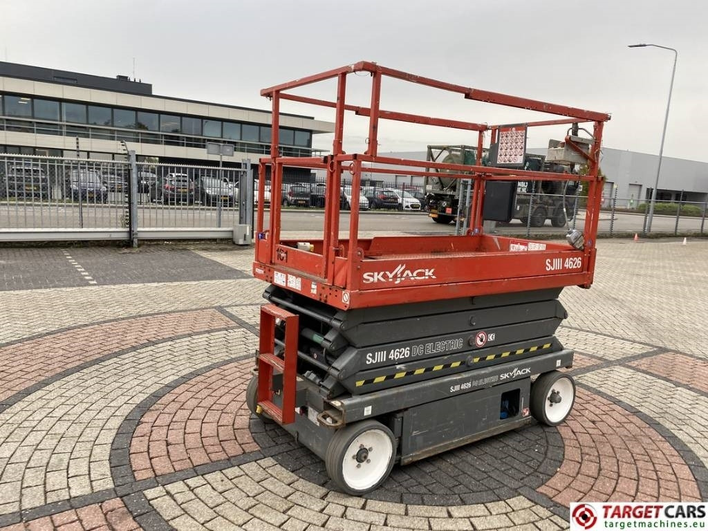 SkyJack SJIII-4626 Electric 4626 Scissor Work Lift 990cm - Nacelle ciseaux: photos 3 SkyJack SJIII-4626 Electric 4626 Scissor Work Lift 990cm - Nacelle ciseaux: photos 3