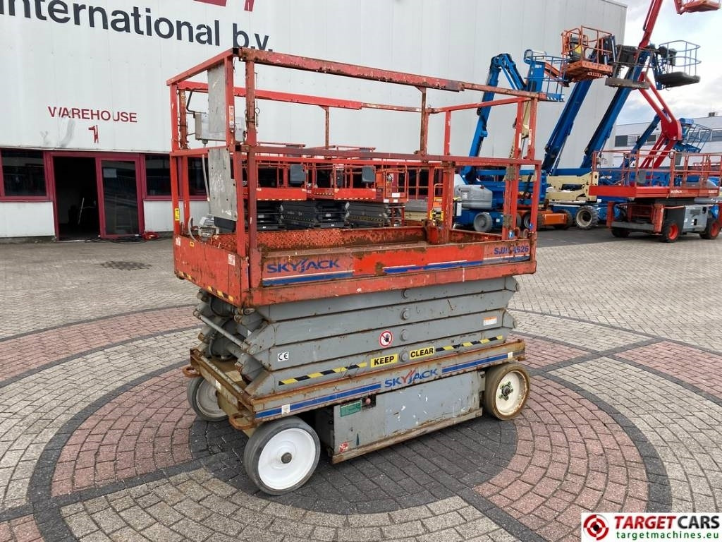 SkyJack SJIII-4626 Electric Scissor 4626 Work Lift 990cm - Nacelle ciseaux: photos 1 SkyJack SJIII-4626 Electric Scissor 4626 Work Lift 990cm - Nacelle ciseaux: photos 1