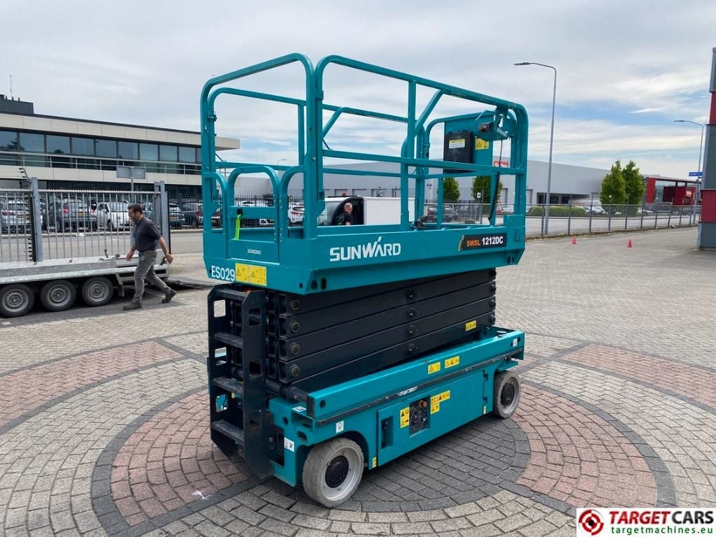 Sunward SWSL1212DC Electric Scissor Work LIft 1200cm - Nacelle ciseaux: photos 3 Sunward SWSL1212DC Electric Scissor Work LIft 1200cm - Nacelle ciseaux: photos 3