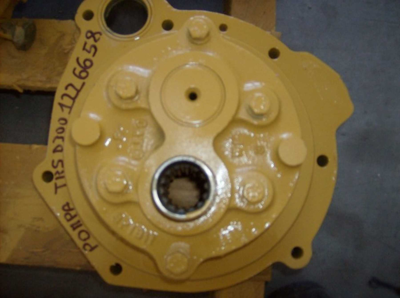 Caterpillar D300D POMPA DI TRASMISSIONE - Pompe hydraulique pour Engins de chantier: photos 3 Caterpillar D300D POMPA DI TRASMISSIONE - Pompe hydraulique pour Engins de chantier: photos 3