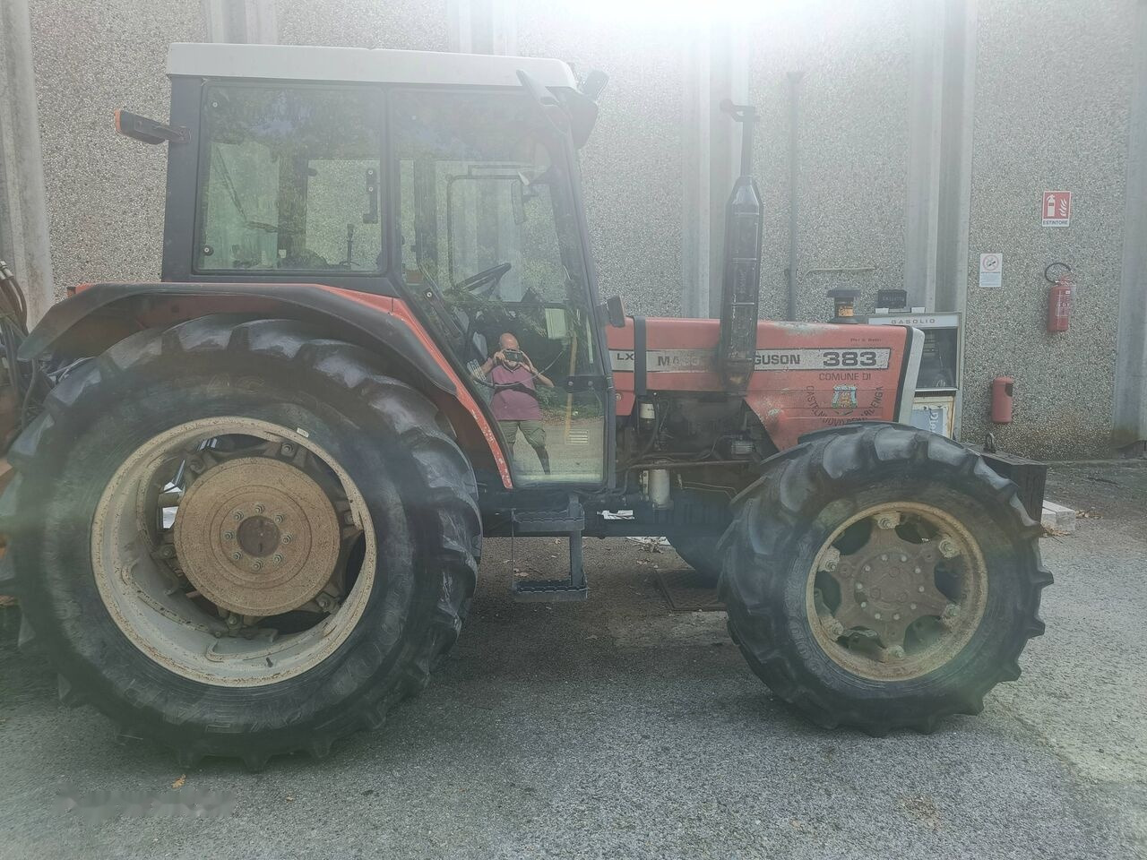 Massey Ferguson 383 - Tracteur agricole: photos 2 Massey Ferguson 383 - Tracteur agricole: photos 2