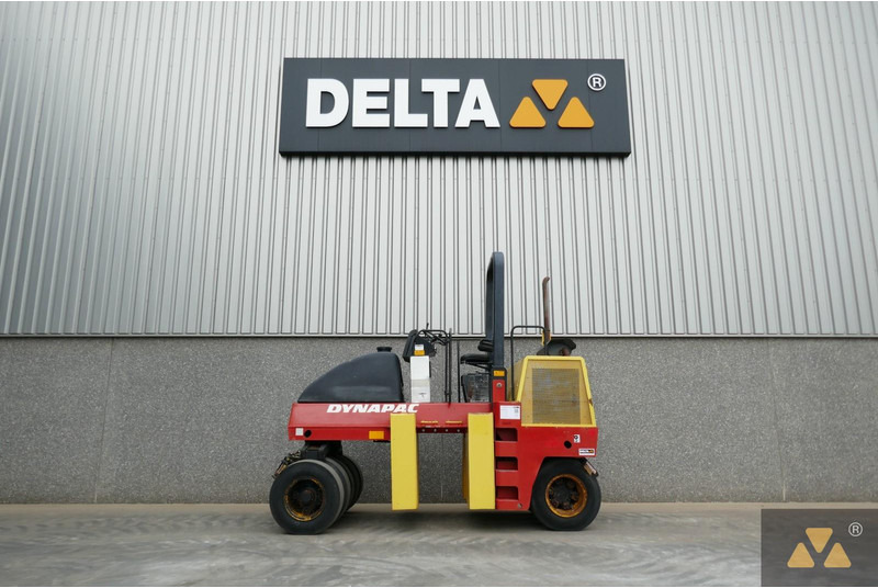 Dynapac CP142 - Compacteur à pneus: photos 1 Dynapac CP142 - Compacteur à pneus: photos 1
