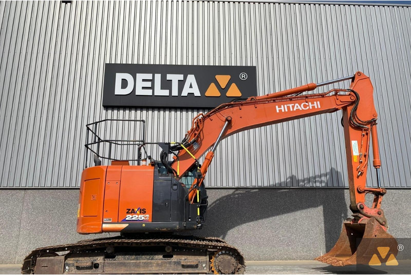Hitachi ZX225USLC-6 - Pelle sur chenille: photos 2 Hitachi ZX225USLC-6 - Pelle sur chenille: photos 2