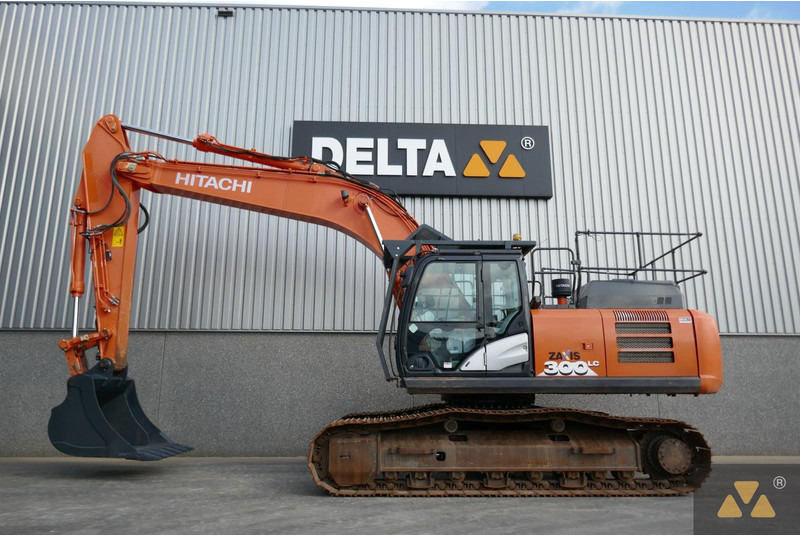 Hitachi ZX300LC-6 - Pelle sur chenille: photos 1 Hitachi ZX300LC-6 - Pelle sur chenille: photos 1