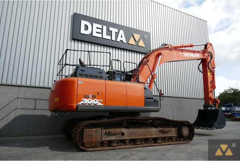 Hitachi ZX300LC-6 - Pelle sur chenille: photos 5 Hitachi ZX300LC-6 - Pelle sur chenille: photos 5
