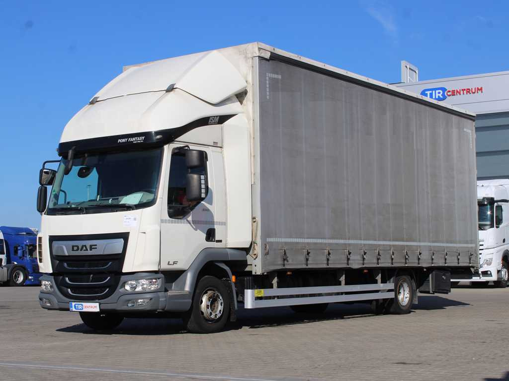 DAF LF 210, EURO 6, SLEEPING BODY - Camion à rideaux coulissants: photos 1 DAF LF 210, EURO 6, SLEEPING BODY - Camion à rideaux coulissants: photos 1