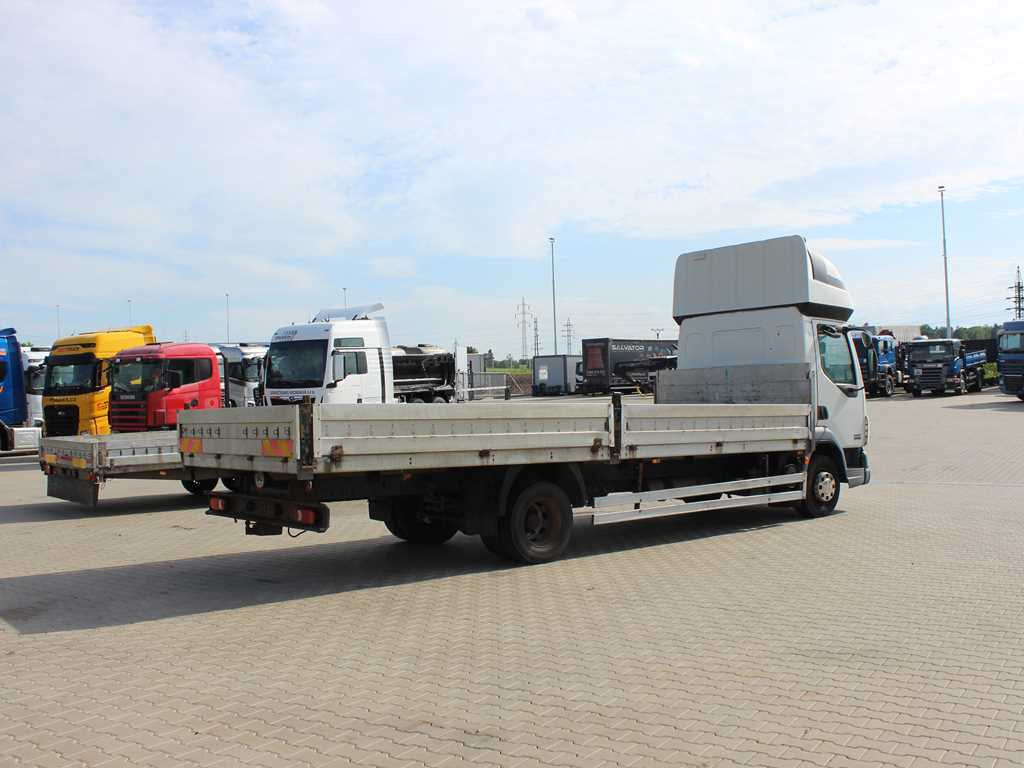 DAF LF 45.180, SLEEPING BODY, EURO 3, TIRES 80% - Camion plateau: photos 4 DAF LF 45.180, SLEEPING BODY, EURO 3, TIRES 80% - Camion plateau: photos 4