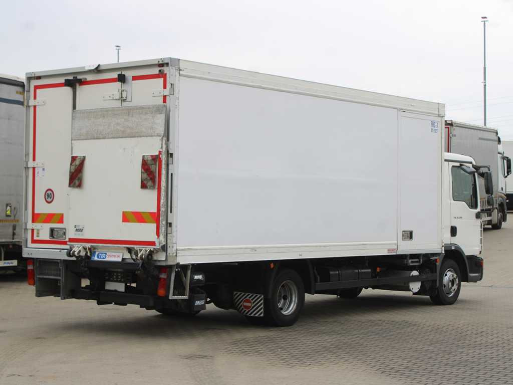 MAN TGL 12.210, EURO 4, HYDRAULIC FRONT, CARRIER SUPRA 850 Mt, 2X EVAPORATOR - Camion frigorifique: photos 4 MAN TGL 12.210, EURO 4, HYDRAULIC FRONT, CARRIER SUPRA 850 Mt, 2X EVAPORATOR - Camion frigorifique: photos 4