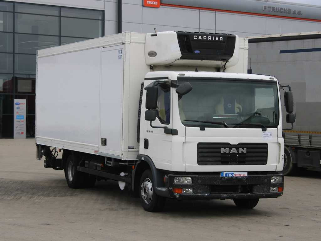 MAN TGL 12.210, EURO 4, HYDRAULIC FRONT, CARRIER SUPRA 850 Mt, 2X EVAPORATOR - Camion frigorifique: photos 3 MAN TGL 12.210, EURO 4, HYDRAULIC FRONT, CARRIER SUPRA 850 Mt, 2X EVAPORATOR - Camion frigorifique: photos 3