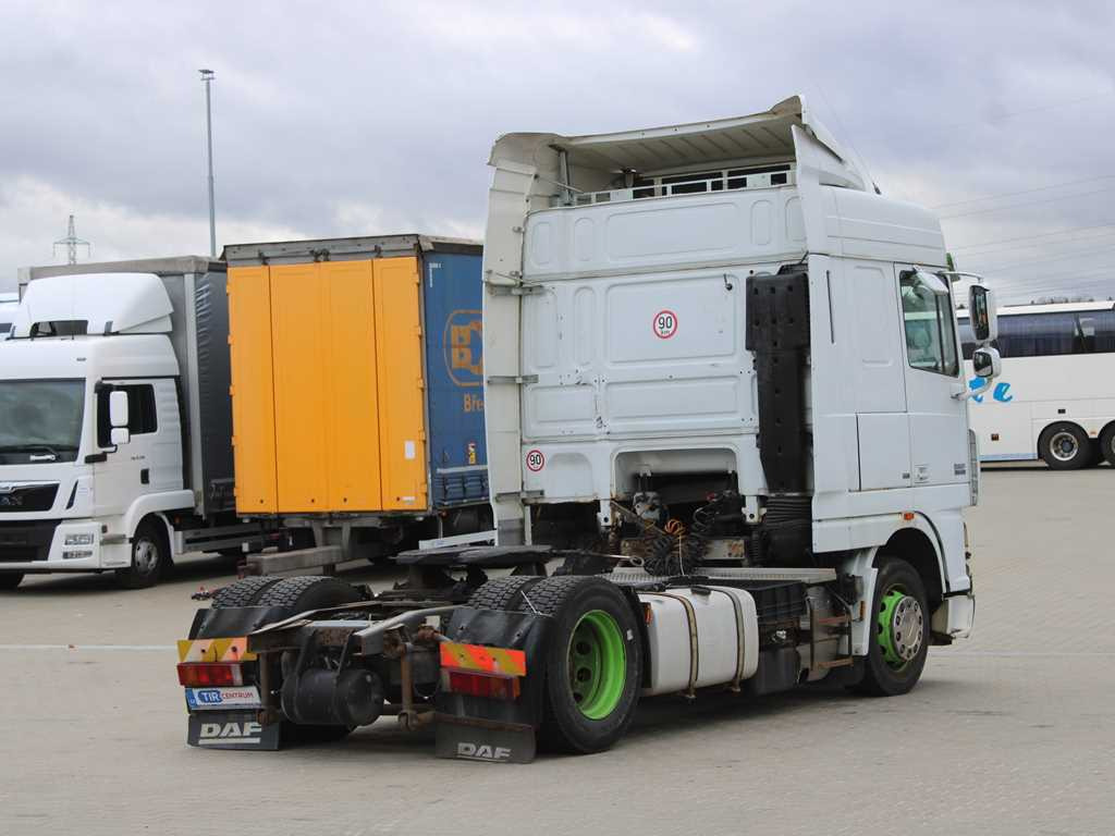 DAF XF 460, EURO 5, LOWDECK, TIRES 80% - Tracteur routier: photos 4 DAF XF 460, EURO 5, LOWDECK, TIRES 80% - Tracteur routier: photos 4