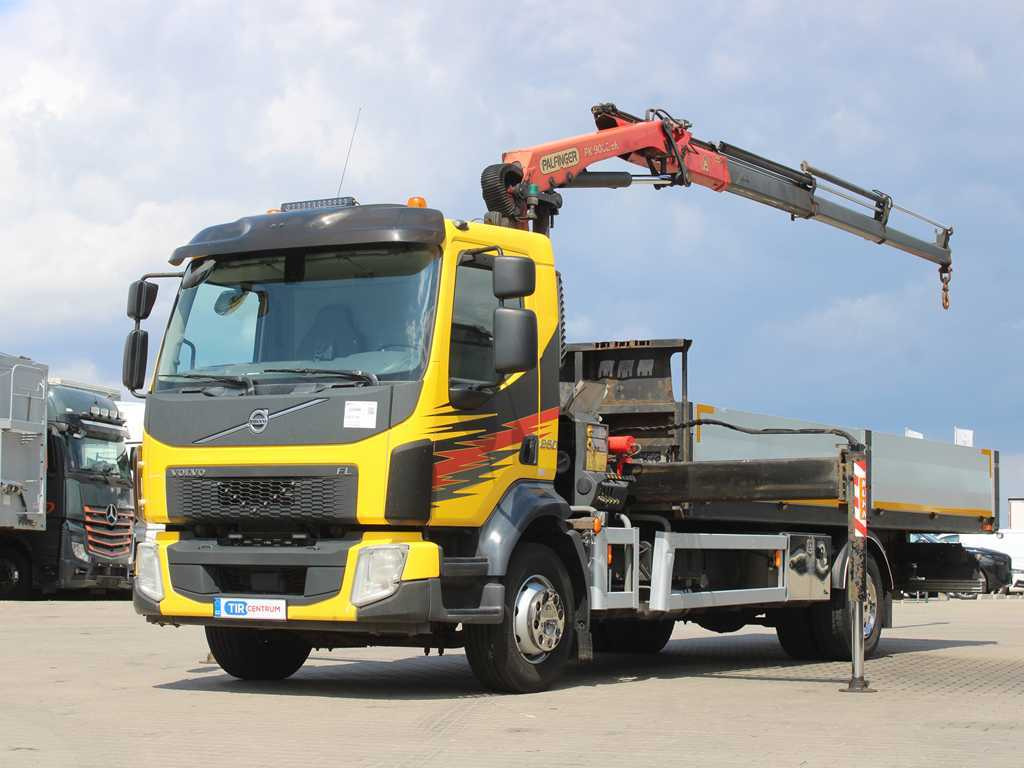 Volvo FL 250, EURO 6, SIDES, CAMERA, HYDRAULIC ARM PALFINGER PK 9002 EH - Camion plateau, Camion grue: photos 1 Volvo FL 250, EURO 6, SIDES, CAMERA, HYDRAULIC ARM PALFINGER PK 9002 EH - Camion plateau, Camion grue: photos 1