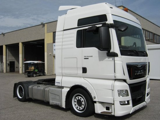 MAN TGX 18.440 XXL Low Deck, Retarder, Standklima, Euro 6, - Tracteur routier: photos 3 MAN TGX 18.440 XXL Low Deck, Retarder, Standklima, Euro 6, - Tracteur routier: photos 3
