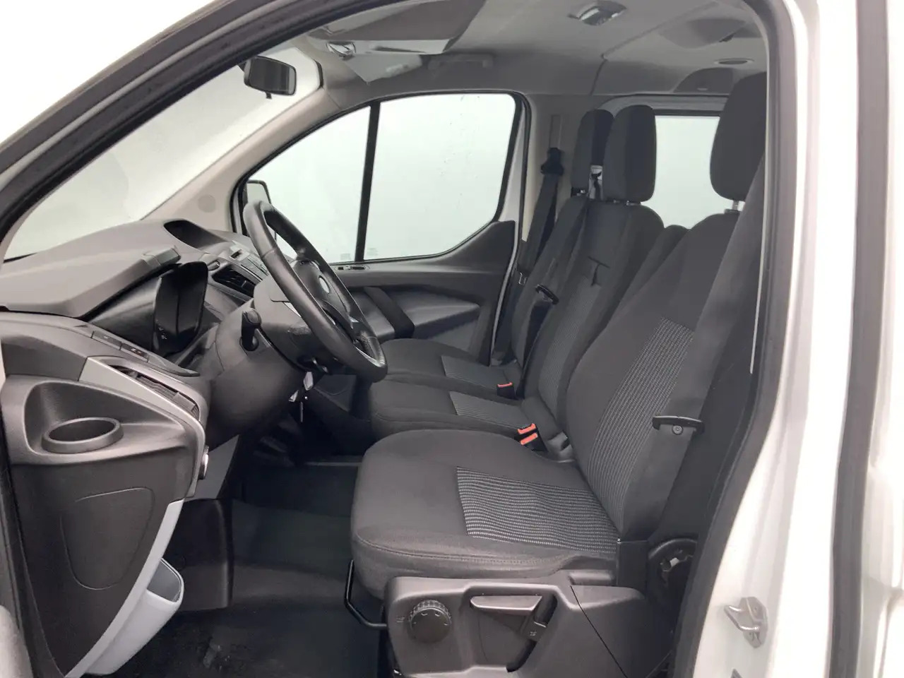 Ford Transit Custom 300 2.2 TDCI L2H1 (11000,- ex btw /ex bpm)Trend - Transport de personnes: photos 4 Ford Transit Custom 300 2.2 TDCI L2H1 (11000,- ex btw /ex bpm)Trend - Transport de personnes: photos 4