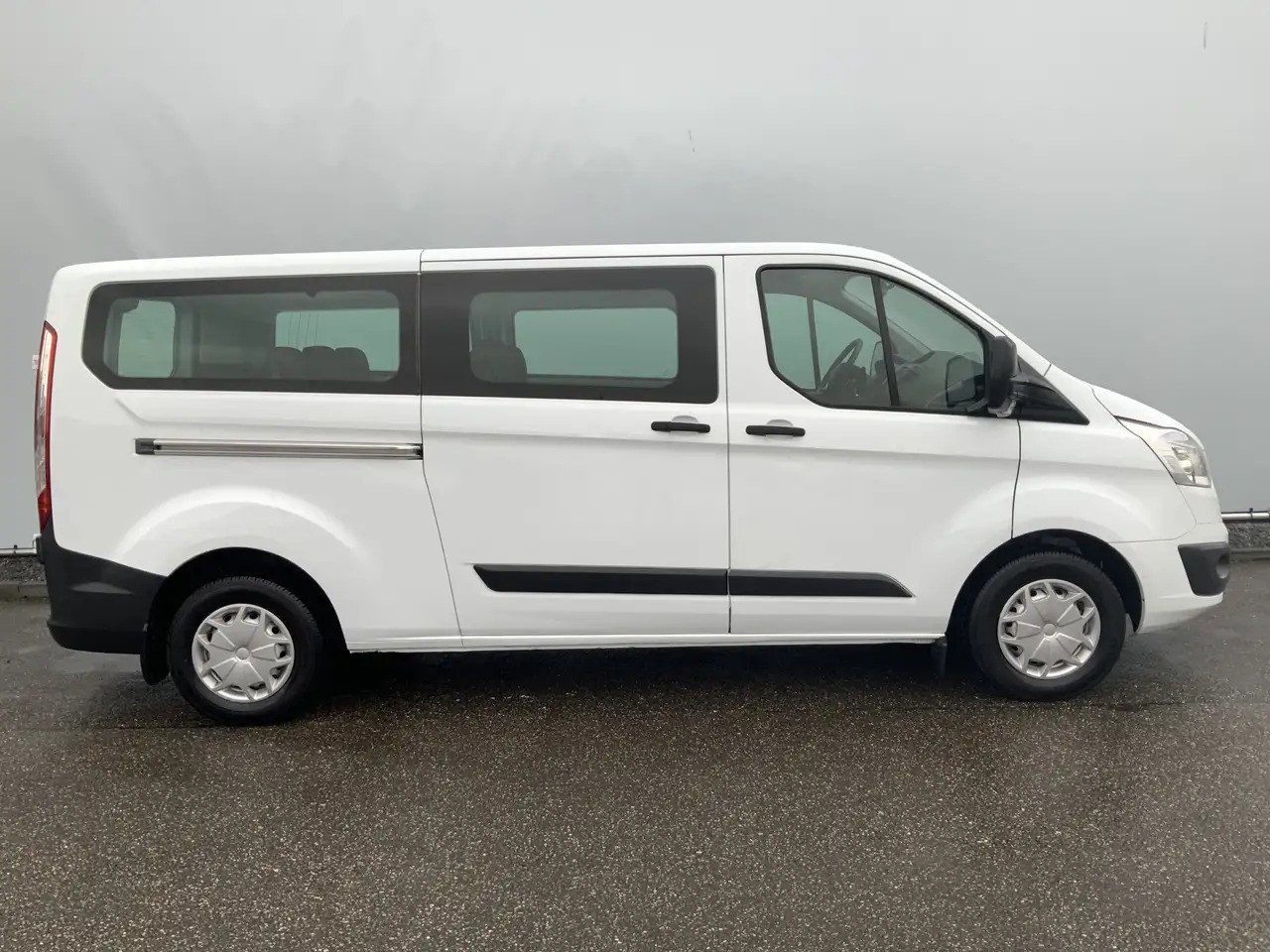 Transport de personnes Ford Transit Custom 300 2.2 TDCI L2H1 (11000,- ex btw /ex bpm)Trend: photos 16