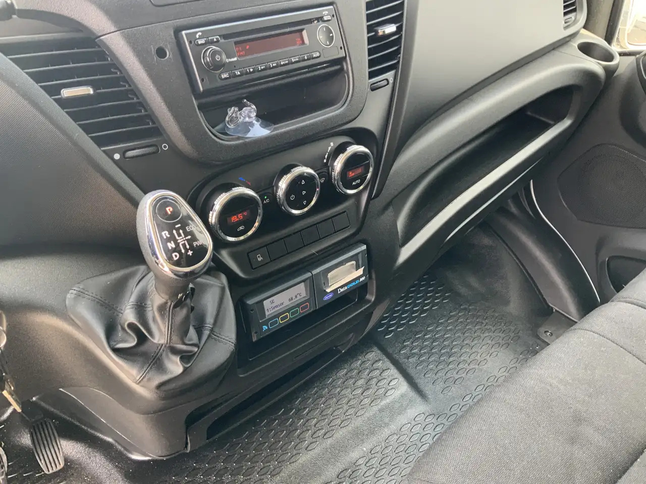 Iveco Daily 35C13 2.3 375 Automaat Koelmeubelbak Deuren Dag&Na - Utilitaire frigorifique: photos 4 Iveco Daily 35C13 2.3 375 Automaat Koelmeubelbak Deuren Dag&Na - Utilitaire frigorifique: photos 4