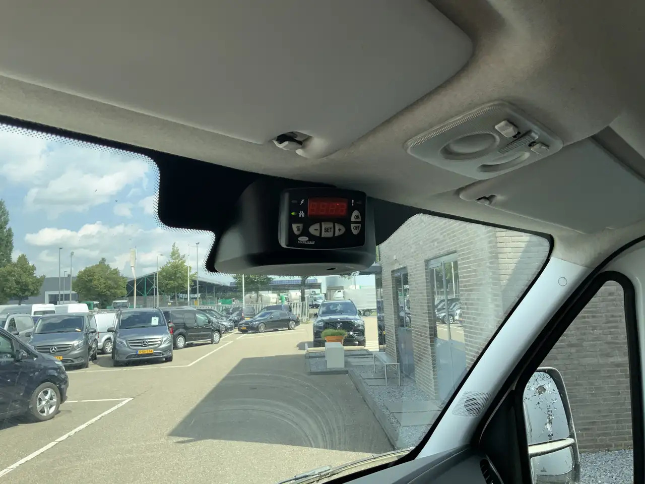 Iveco Daily 35C13 2.3 375 Automaat Koelmeubelbak Deuren Dag&Na - Utilitaire frigorifique: photos 5 Iveco Daily 35C13 2.3 375 Automaat Koelmeubelbak Deuren Dag&Na - Utilitaire frigorifique: photos 5