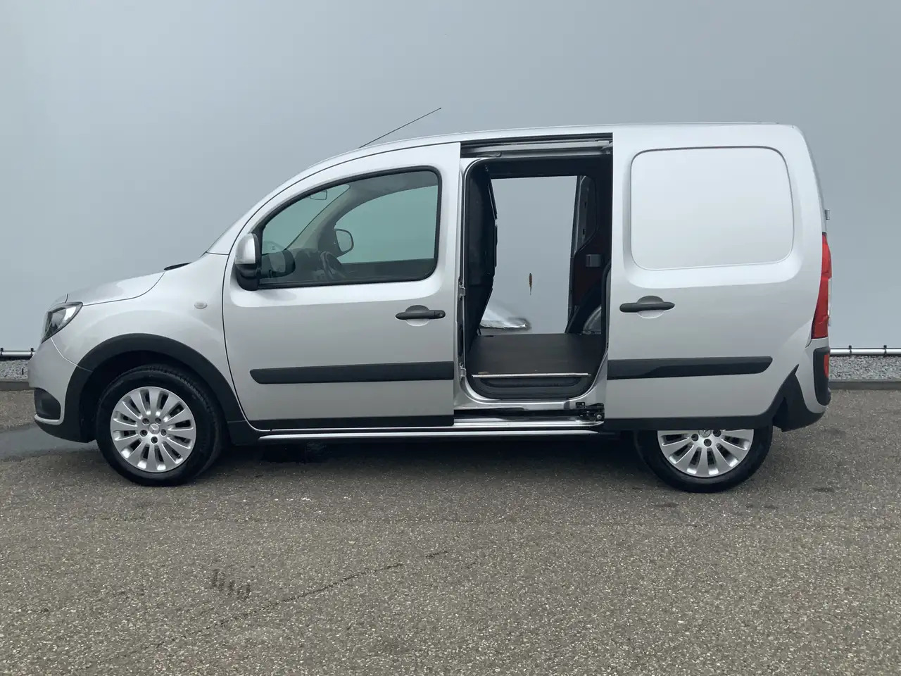 Mercedes-Benz Citan 109 CDI BlueEFFICIENCY Airco Dub Schuifdeur Cruise - Fourgon utilitaire, Utilitaire double cabine: photos 4 Mercedes-Benz Citan 109 CDI BlueEFFICIENCY Airco Dub Schuifdeur Cruise - Fourgon utilitaire, Utilitaire double cabine: photos 4