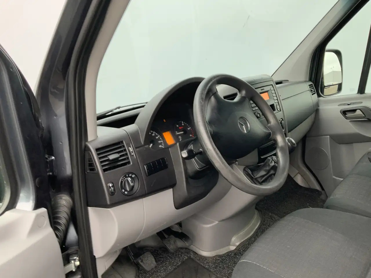 Mercedes-Benz Sprinter 311 2.2 CDI 366 L2H1 Airco 3 Zits Opstap& Trekhaak - Fourgon utilitaire: photos 4 Mercedes-Benz Sprinter 311 2.2 CDI 366 L2H1 Airco 3 Zits Opstap& Trekhaak - Fourgon utilitaire: photos 4