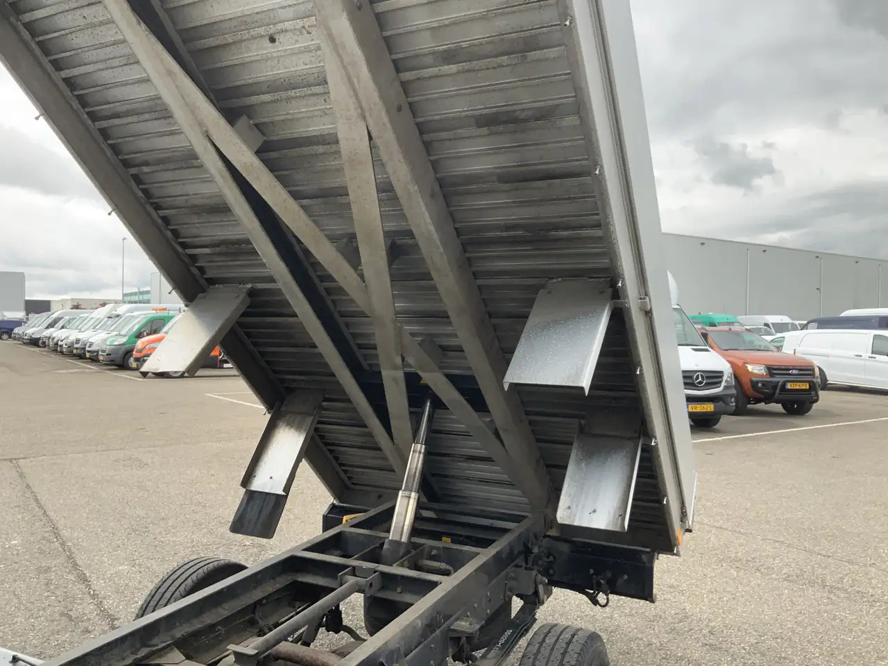 Nissan NT400 32.12 2.5 dCi 250 Kipper Trekhaak 2000 kg 3 - Utilitaire benne: photos 5 Nissan NT400 32.12 2.5 dCi 250 Kipper Trekhaak 2000 kg 3 - Utilitaire benne: photos 5