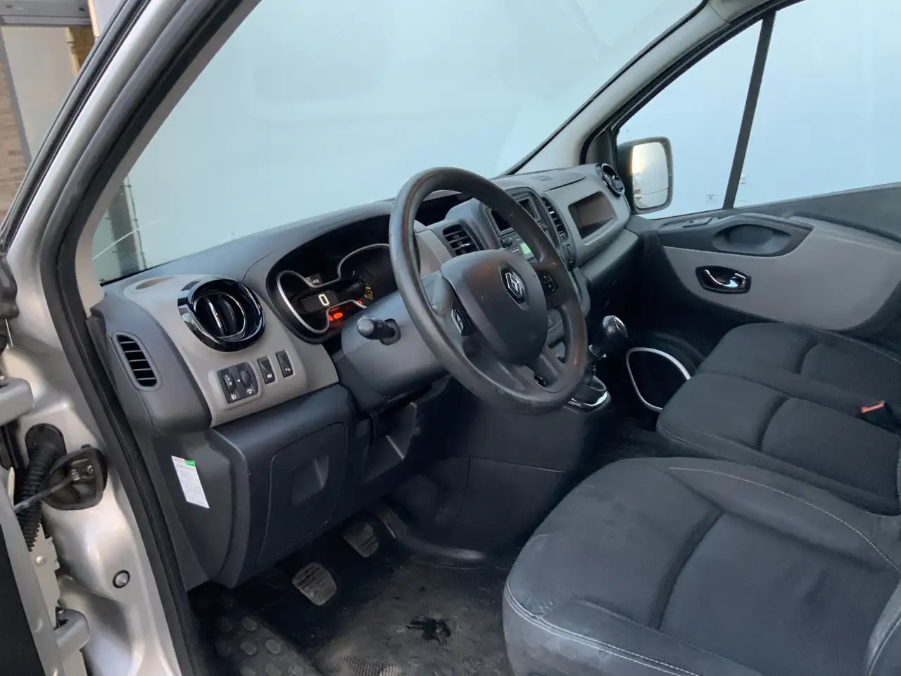 Renault Trafic 1.6 dCi T29 L2H1 Comfort Airco Cruise 3 Zits EXPOR - Fourgon utilitaire: photos 5 Renault Trafic 1.6 dCi T29 L2H1 Comfort Airco Cruise 3 Zits EXPOR - Fourgon utilitaire: photos 5