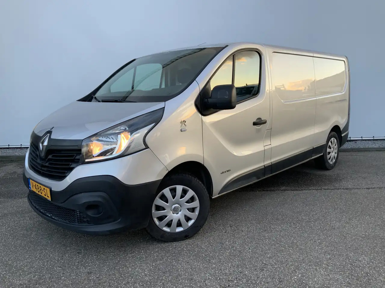 Renault Trafic 1.6 dCi T29 L2H1 Comfort Airco Cruise 3 Zits EXPOR - Fourgon utilitaire: photos 1 Renault Trafic 1.6 dCi T29 L2H1 Comfort Airco Cruise 3 Zits EXPOR - Fourgon utilitaire: photos 1