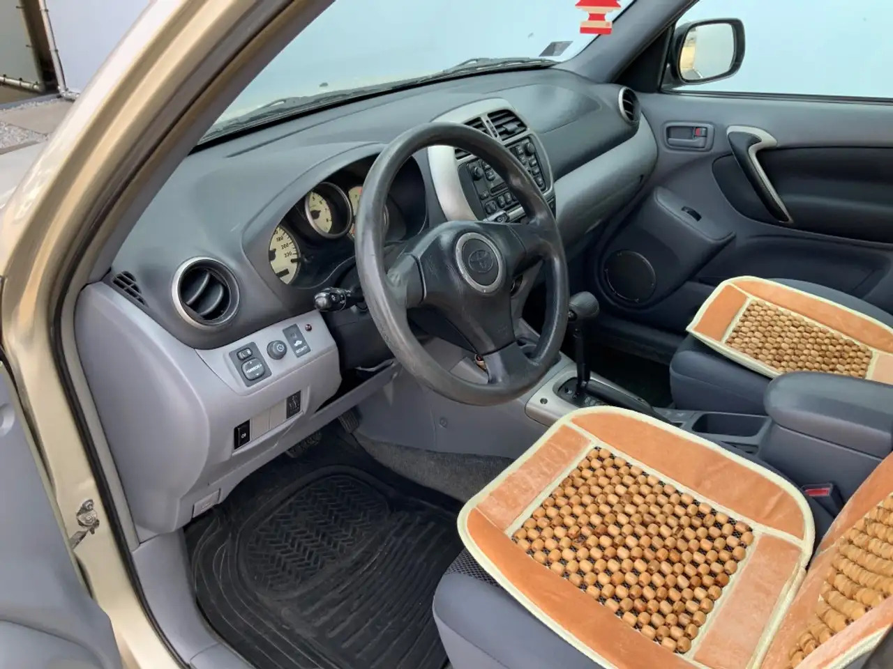 Toyota RAV 4 EXPORT FIXPRICE !!!! 4X4 Airco Cruise Automaat Alu - SUV: photos 5 Toyota RAV 4 EXPORT FIXPRICE !!!! 4X4 Airco Cruise Automaat Alu - SUV: photos 5