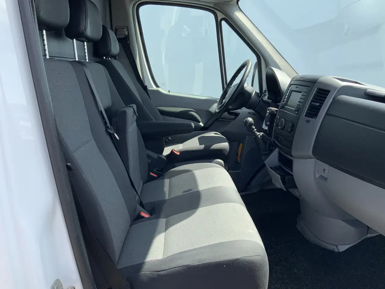 Fourgon utilitaire Volkswagen Crafter 35 2.0 TDI L1H1 Airco Cruise 3 Zits Trekhaak 2000: photos 15