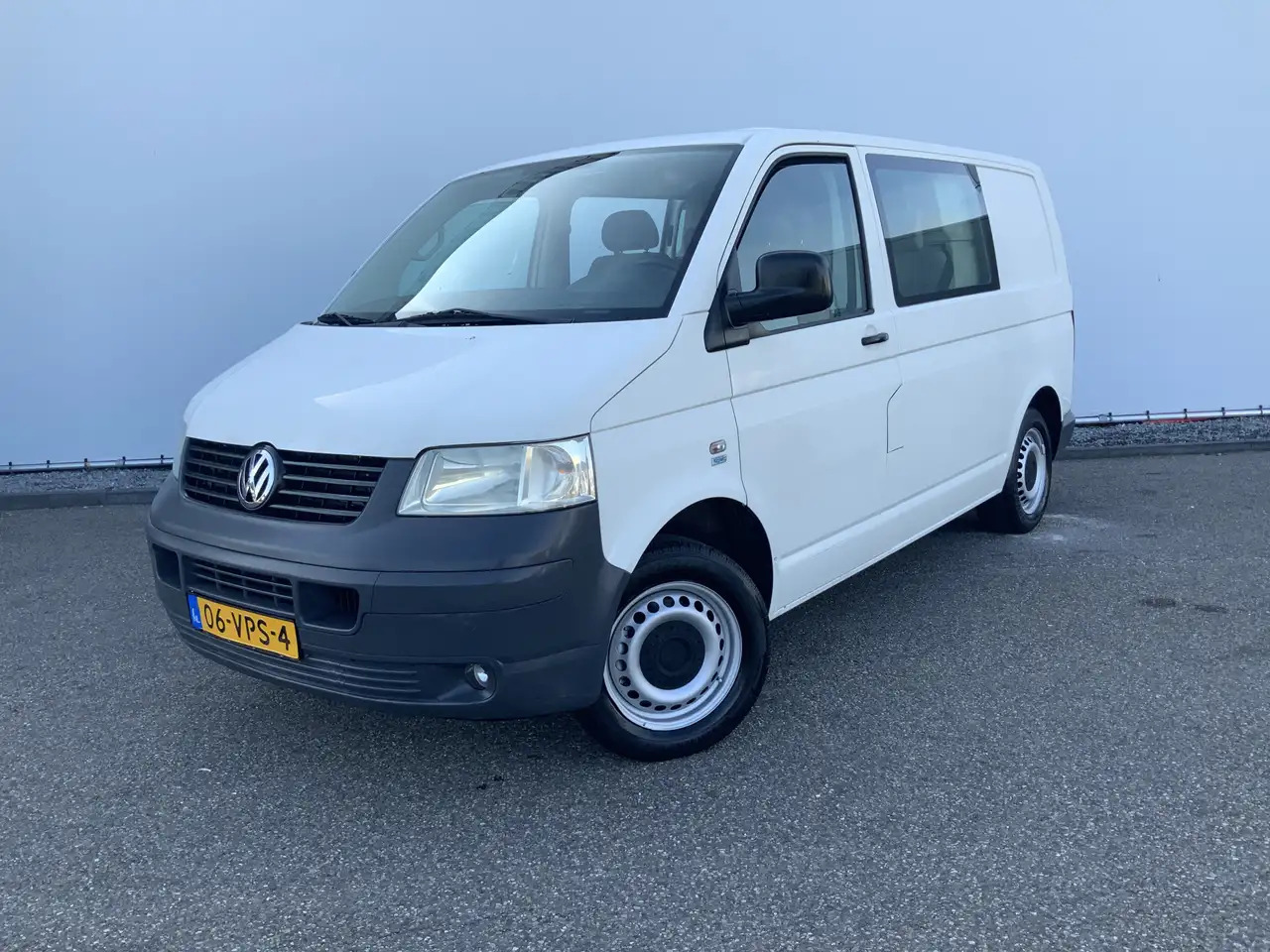 Volkswagen T5 Transporter 2.5 TDI 300 Budgetline Automaat DubCab Airco Trekh - Utilitaire double cabine: photos 1 Volkswagen T5 Transporter 2.5 TDI 300 Budgetline Automaat DubCab Airco Trekh - Utilitaire double cabine: photos 1