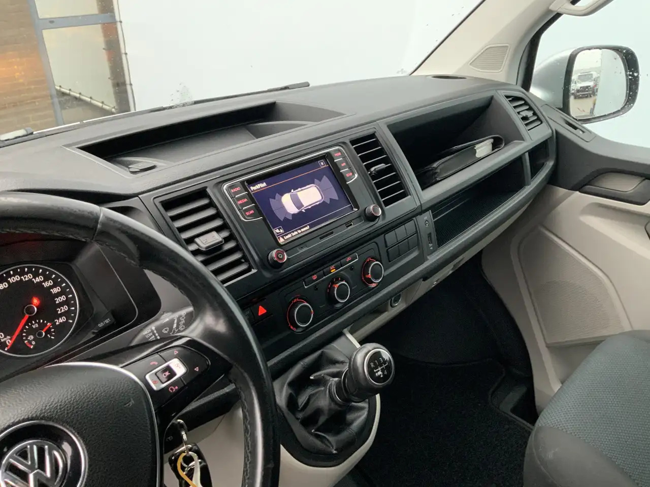 Volkswagen T6 Transporter 2.0 TDI L1H1 Highline Airco Cruise Alu Velg( R Por - Fourgon utilitaire: photos 5 Volkswagen T6 Transporter 2.0 TDI L1H1 Highline Airco Cruise Alu Velg( R Por - Fourgon utilitaire: photos 5